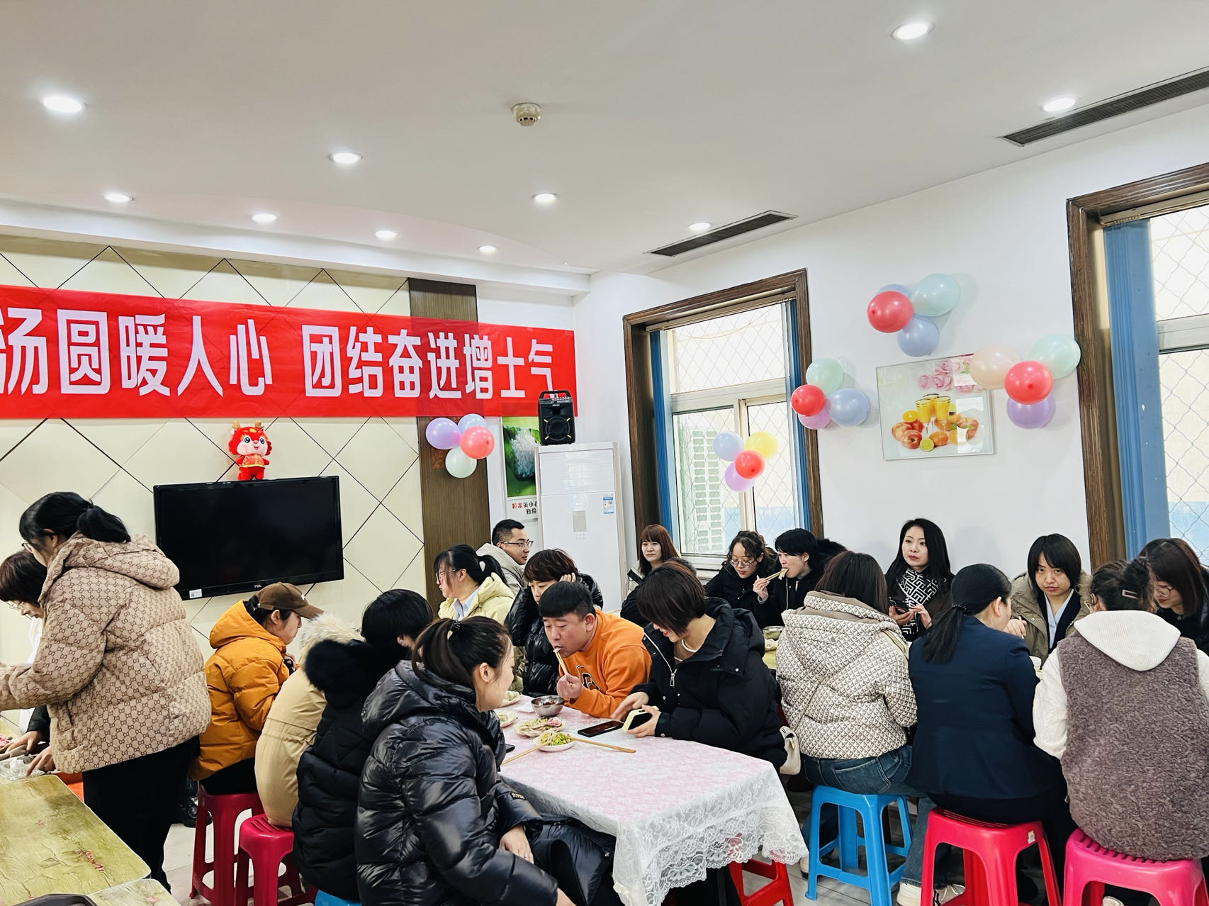 https://img.onemeijie.com/upload/image/jpeg/20240226/8c2cbf26e2ffd5e61dbb002c7b00ab70.jpg